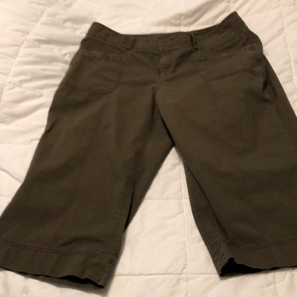 Dockers’ capris